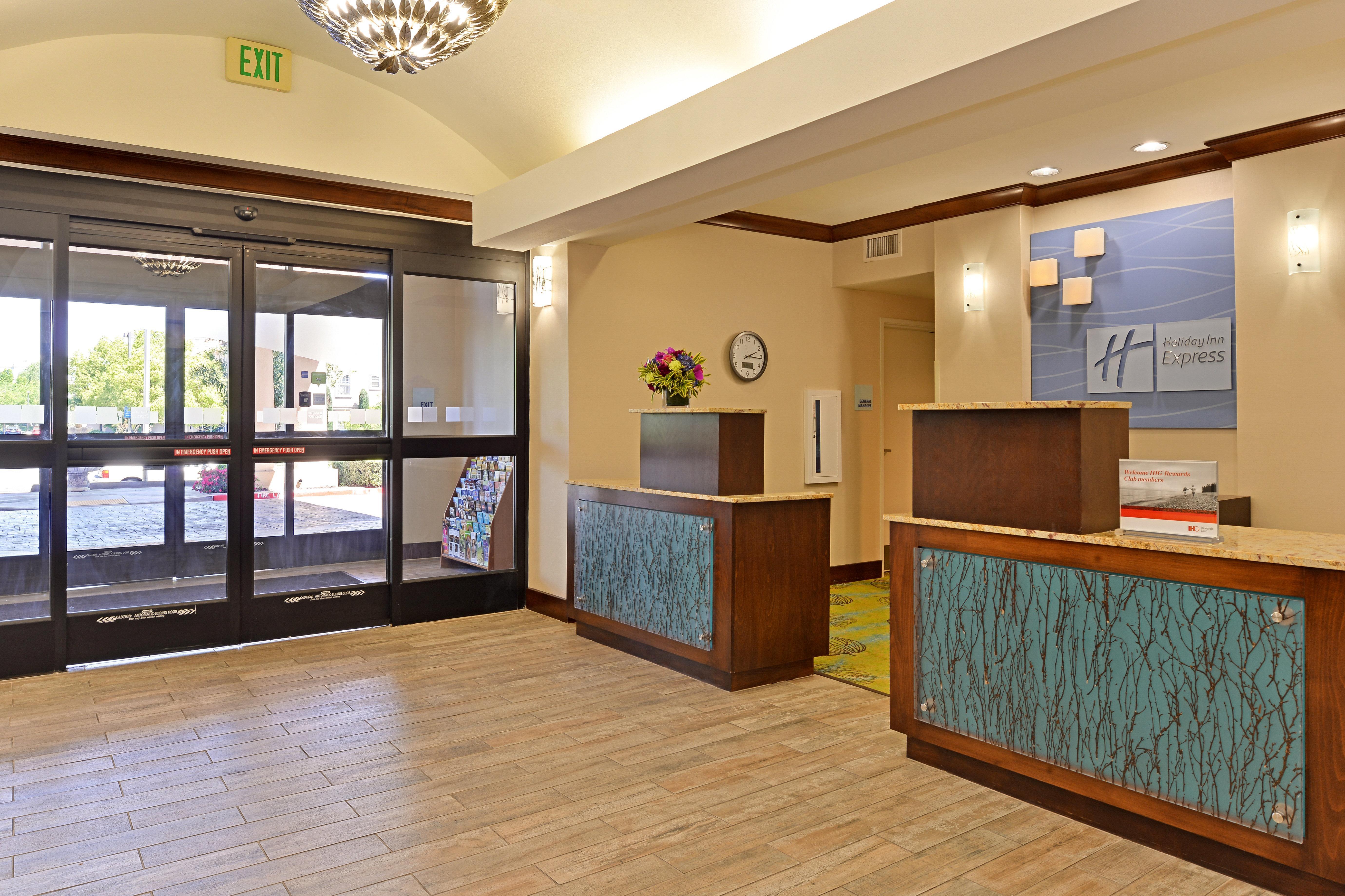 Holiday Inn Express Fresno River Park Highway 41 By Ihg Bagian luar foto