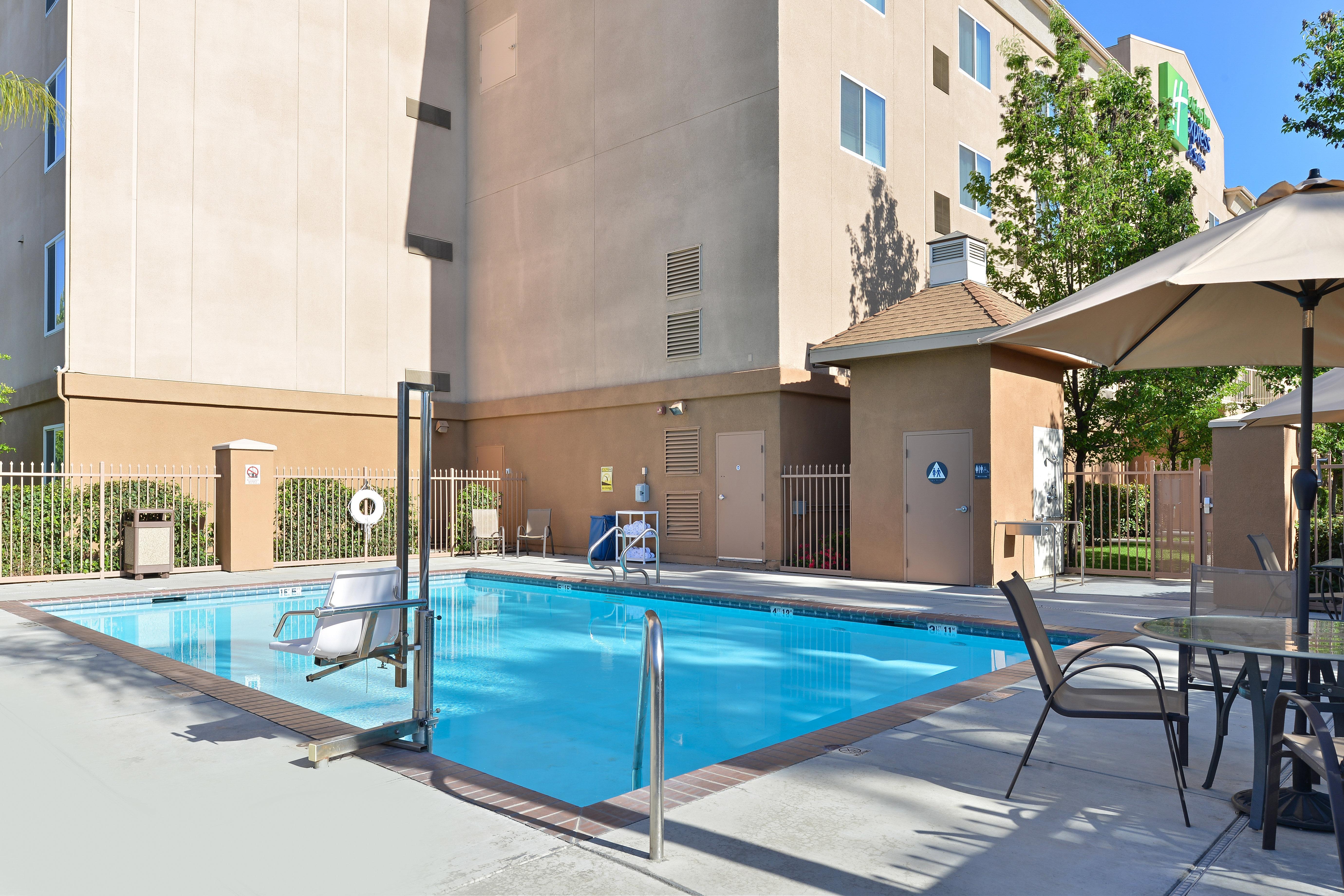 Holiday Inn Express Fresno River Park Highway 41 By Ihg Bagian luar foto