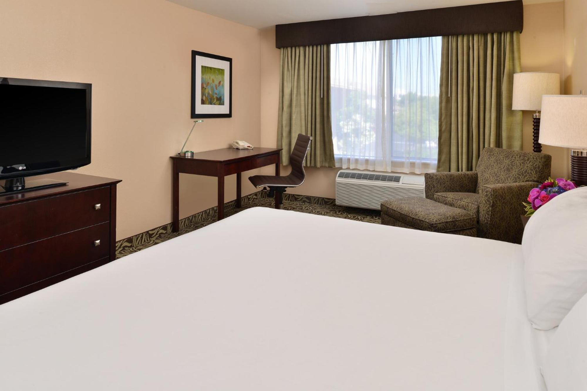 Holiday Inn Express Fresno River Park Highway 41 By Ihg Bagian luar foto