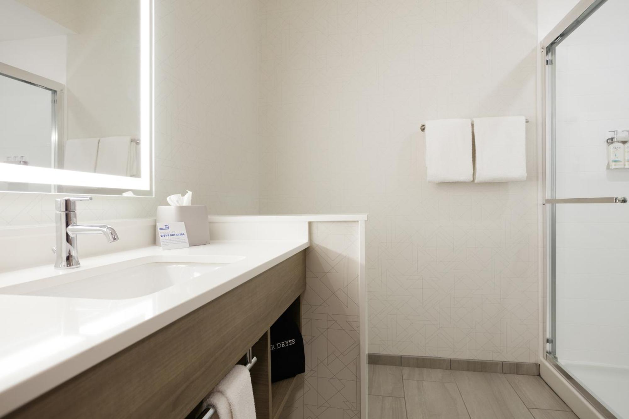 Holiday Inn Express Fresno River Park Highway 41 By Ihg Bagian luar foto