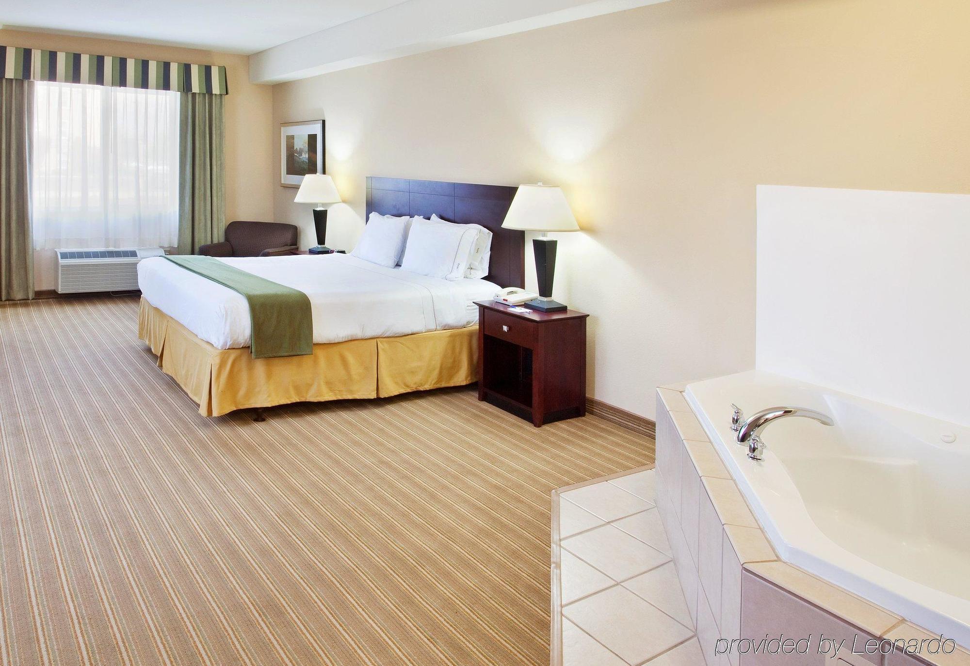 Holiday Inn Express Fresno River Park Highway 41 By Ihg Bagian luar foto