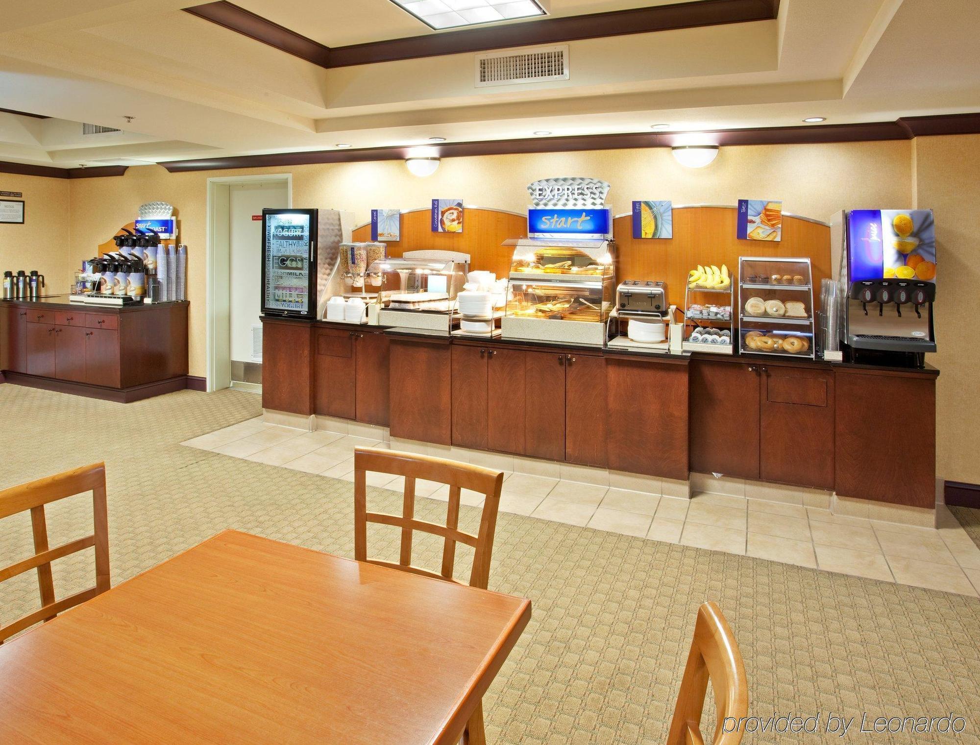 Holiday Inn Express Fresno River Park Highway 41 By Ihg Restoran foto