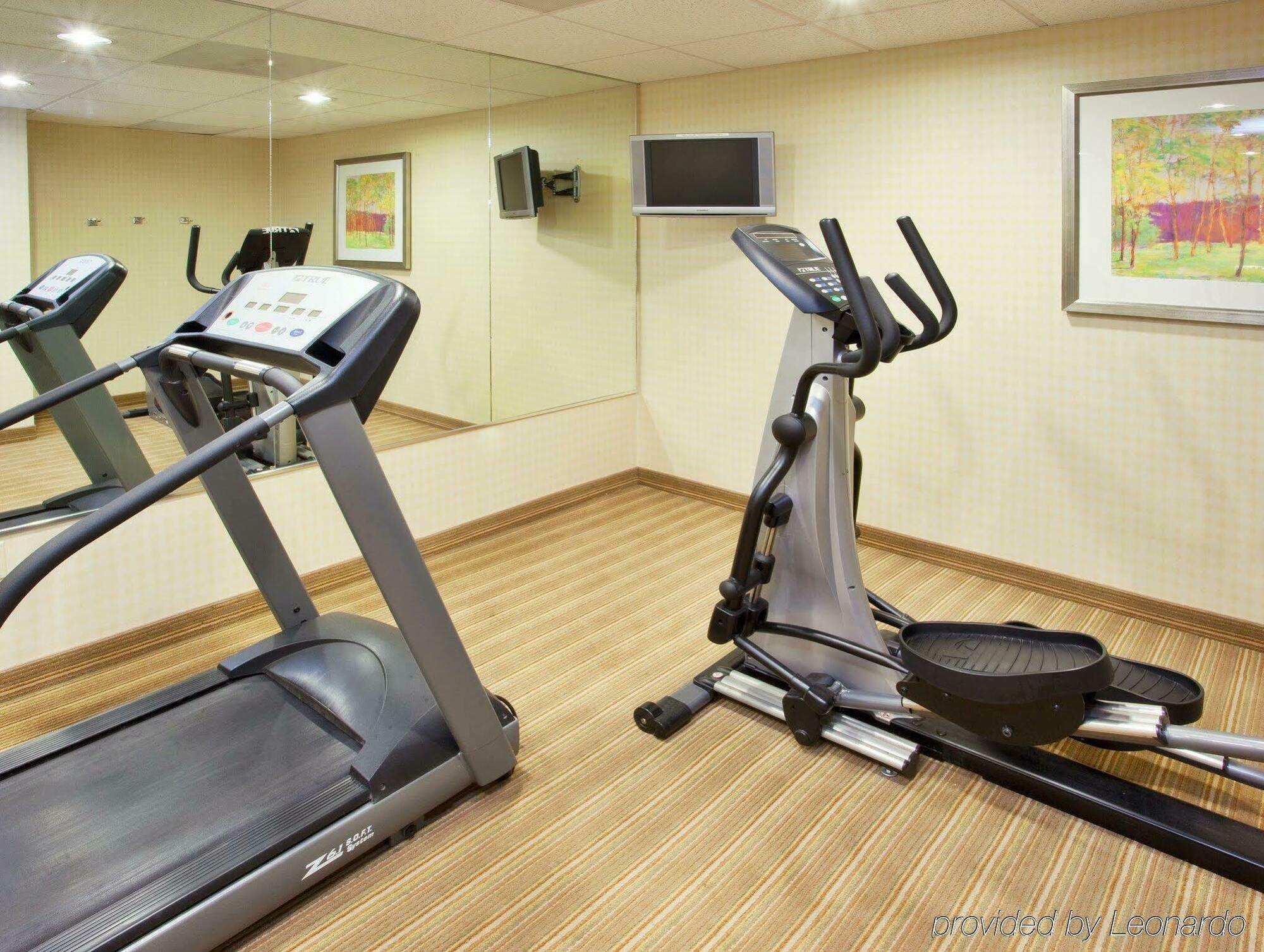 Holiday Inn Express Fresno River Park Highway 41 By Ihg Bagian luar foto